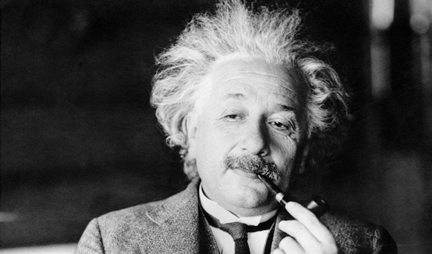 Einsteinův rok fyziky. Před 120 lety publikoval svou slavnou rovnici E = mc2