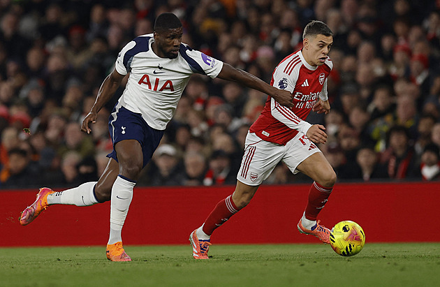 ONLINE: Arsenal rychle zvyšuje v derby s Tottenhamem. Villa otočila na Leedsu