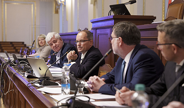 Rozpočtový výbor bude jednat o návrhu v němž podle ANO chybí 95,9 miliardy