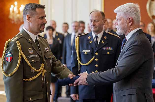 Vysoce postavený generál Hyťha přišel o bezpečnostní prověrku