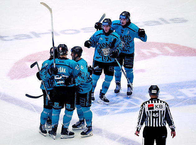 ONLINE: Pardubice hostí Spartu, Kometa vyzve Olomouc. Litvínov vyráží do Kladna