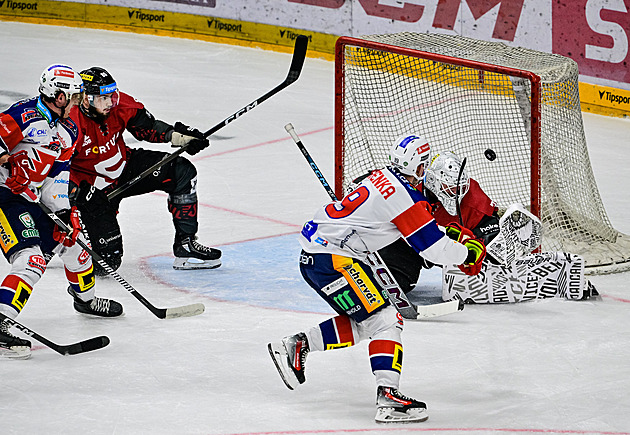ONLINE: Kometa jde proti Moře do vedení. Pardubice hostí Spartu, Kladno Litvínov.