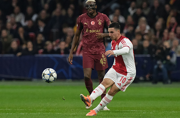 ONLINE: Ajax hostí Benfiku, hraje také Galatasaray. Pak v akci City či Barcelona