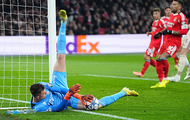 ONLINE: Benfica vede na Ajaxu, za domácí chytá Jaroš. Pak jde do akce City či Chelsea
