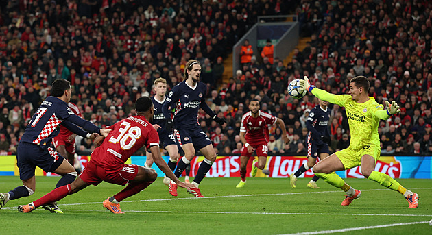 Mbappé dal hattrick za sedm minut! PSV s Kovářem v bráně znemožnilo Liverpool