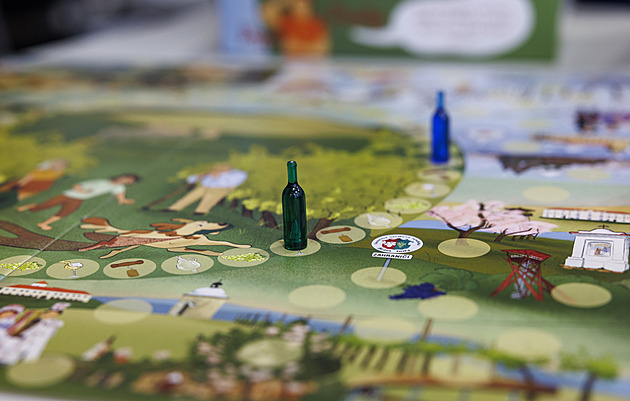 Vitaj ve vinohradě! láká nová deskovka. Hra se dá zpestřit pitím vína