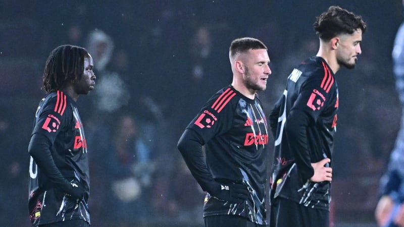 Šok na Letné: Fotbalisté Sparty senzačně padli během oslav s Pardubicemi, Slavia jde do trháku