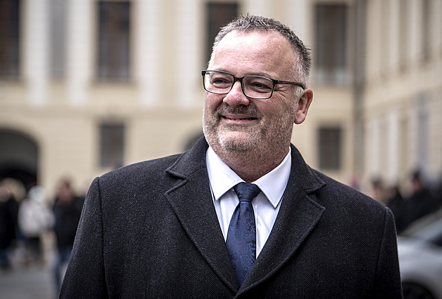 Slovák ministrem? V české vládě už seděli rodák z Budapešti či občan Švýcarska