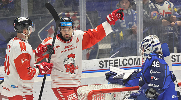 ONLINE: Třinec znovu vede o vě branky, Olomouc dominuje ve Vítkovicích