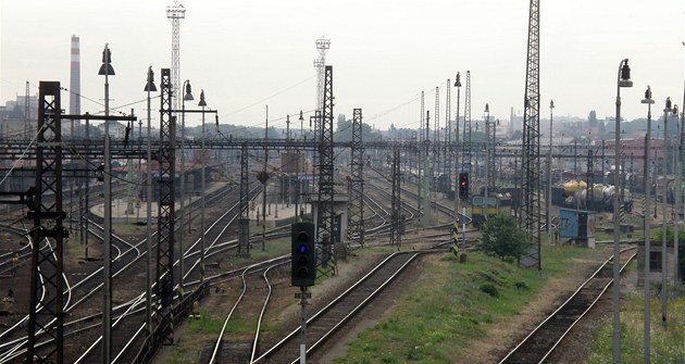 Mezi Valašskou Polankou a Vsetínem srazil vlak člověka, provoz stojí