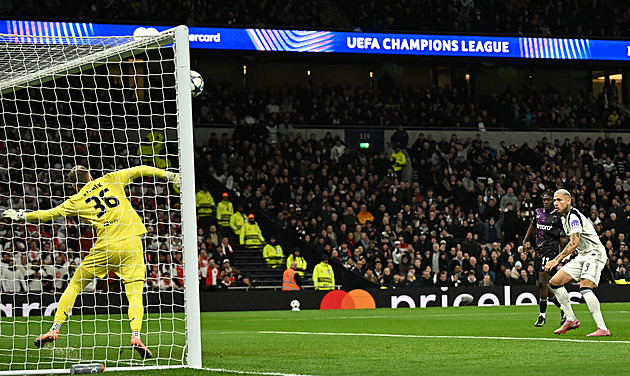 ONLINE: Tottenham - Slavia 0:0, domácí mají šance, Staněk ale svůj tým drží