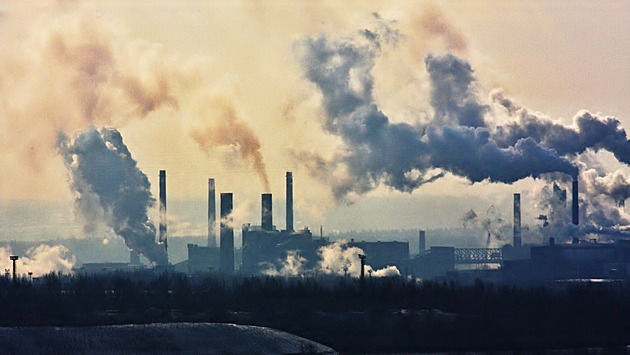 EU se dohodla na klimatickém cíli, zavedení nových emisních povolenek odložila