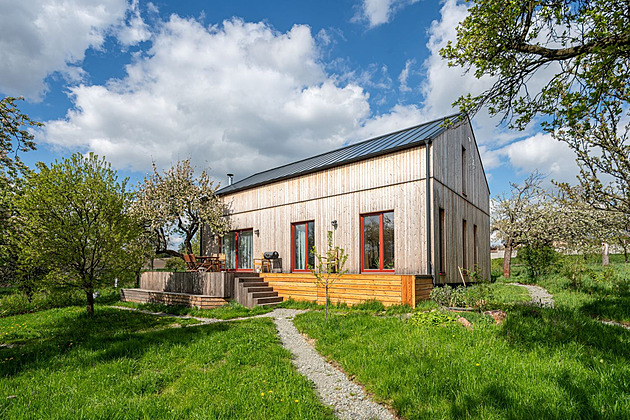 Vysněný modulární dům u Brna mají plně soběstačný. Dnes už se všemu jen smějí