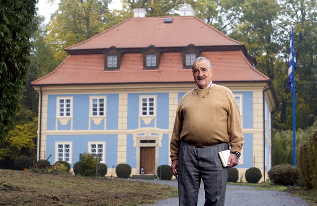 Na prodej je zámek Dřevíč, ve kterém žil Karel Schwarzenberg. Stojí 65 milionů