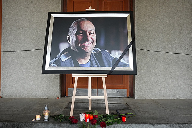 Rodina a přátelé se rozloučí s Patrikem Hezuckým. Řeč pronese Libor Bouček