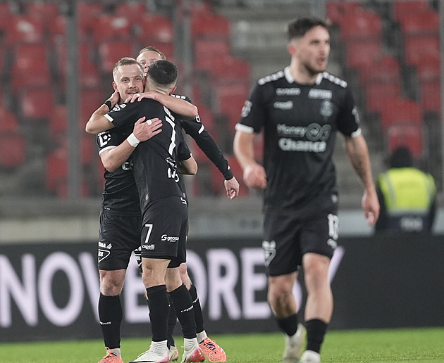 ONLINE: Slavia - Jablonec 3:3. Prosadil se Chaloupek, hosté však znovu srovnávají