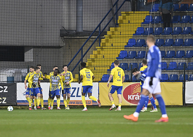 ONLINE: Zlín - Olomouc 3:0, bezzubí hosté dostávají další ránu, trefuje se Petruta