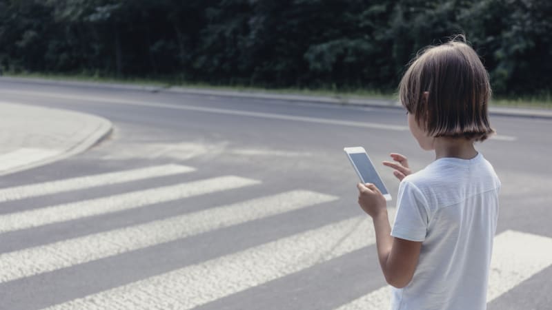 Jak ochránit děti před únosem? Pomoci mohou stylové hodinky i nenápadná krabička do kapsy