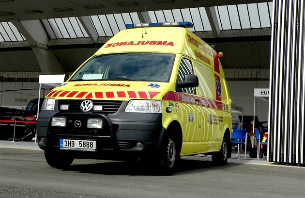 Pražský okruh uzavřela vážná nehoda. Řidiče dodávky musí vystříhávat