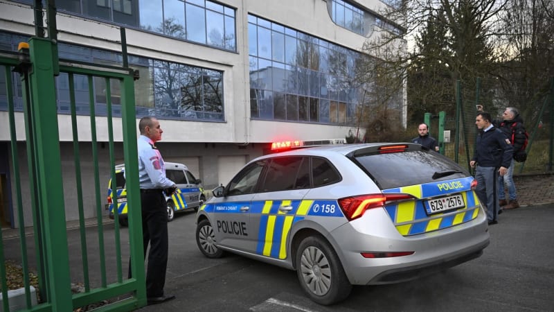 Muž, který měl unést chlapce ze Zlínska, jde do vazby. K soudu ho přivezla eskorta