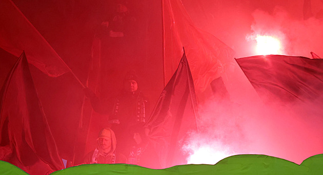 Baník platí za chování fanoušků. Komise potrestala pyrotechniku na derby