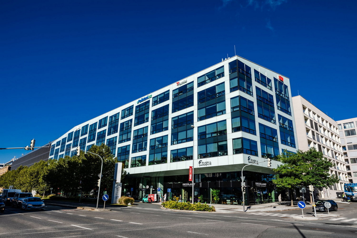 Školící společnosti a vzdělávací služby: Najděte je na rohanskenabrezi.cz