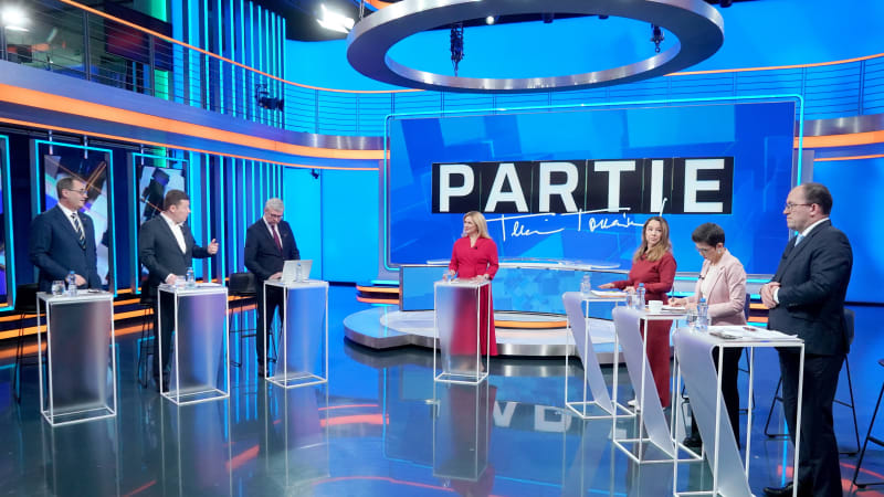 Ostrá kritika Okamury kvůli slovům o letounech. To je neveřejná informace, děsila se Šebelová