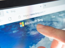 Windows 11 dostal test rychlosti připojení. Ale je to jen odkaz na Bing