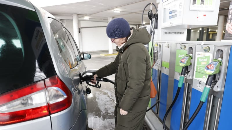 Ceny nafty letí vzhůru, ušetřit se ale dá. Reportéři Primy zjistili, kde tankovat nejlevněji