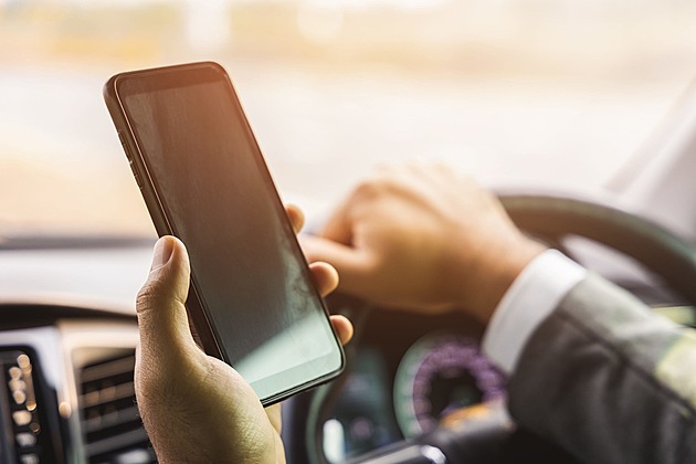 V plné rychlosti smetl vůz s těhotnou ženou. Mohl za to rozšířený nešvar