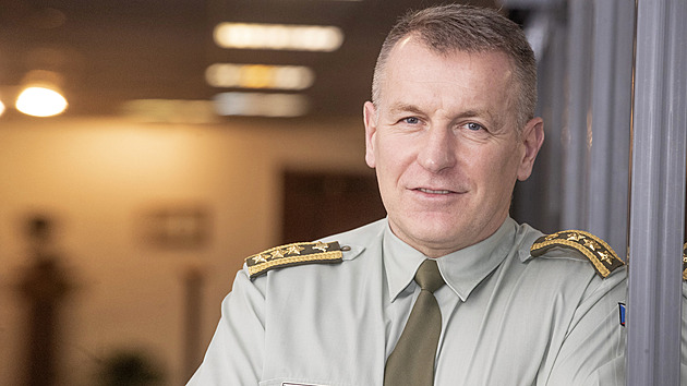 Řehku v čele armády vystřídá jeho zástupce Hlaváč. Zůna pro něj nehlasoval