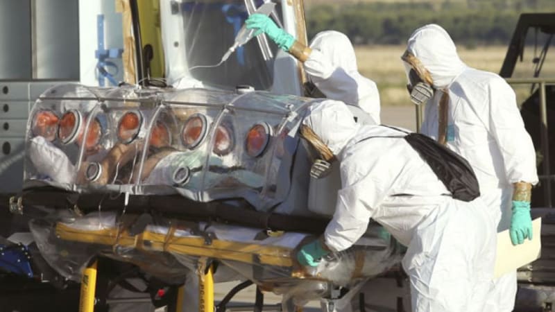 Ebola do Česka? Na cestě je vysoce rizikový člověk, varují USA. Detaily nejsou známy