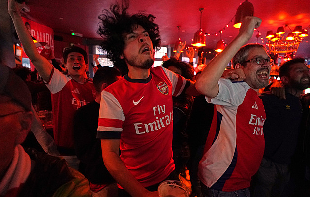 ONLINE: Arsenal slaví titul, rozhodla remíza City. Tottenham bojuje o záchranu