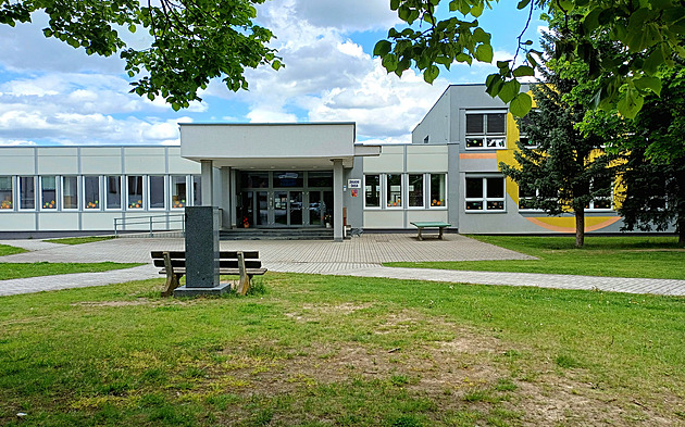Ve škole dalo výpověď 19 z 21 učitelů. Kritizovaná ředitelka kvůli vyhazovu hrozí soudem
