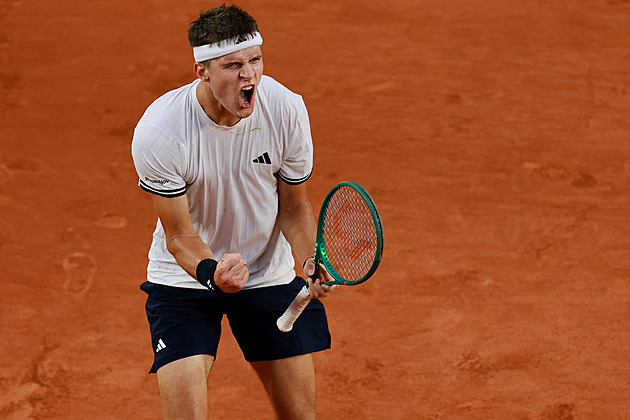 Roland Garros ONLINE: Menšík ztratil vedení 2:0, pátý set je vyrovnaný