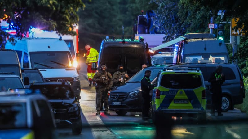 Drama v Dortmundu: Muž postřelil policistu, poté se s dětmi zabarikádoval v bytě