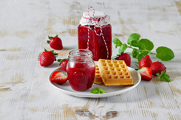Víkendové pečení se SweetBurg: Na domácí džem želírovací přípravky nepotřebujete, stačí trpělivost
