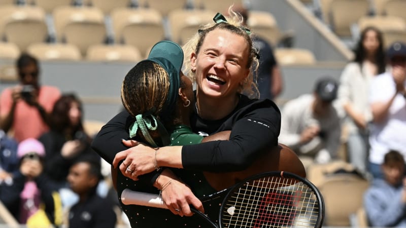 Další senzační triumf Siniakové v deblu. V Paříži se po zisku titulu neubránila slzám
