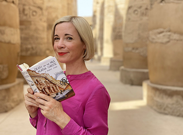 GLOSA: Historie hrou. Lucy Worsley kráčí dějinami s nadsázkou a erudicí