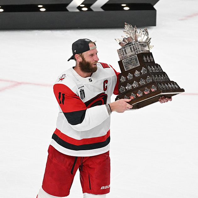 Nejužitečnějším hráčem play off NHL byl zvolen kapitán Caroliny Staal