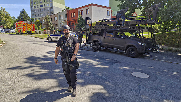 Střelce z ostravského sídliště našla policie mrtvého. Postřelená žena je po operaci