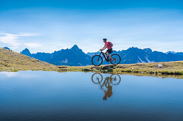 Na kole Alpami i k moři. Prozkoumejte pestré a dechberoucí cyklistické trasy