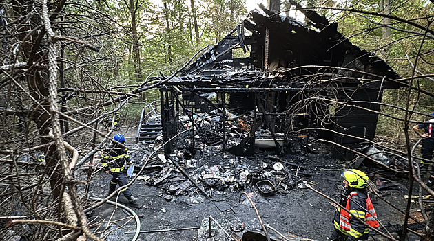 V Dobřichovicích našli po požáru uhořelé tělo. Případ si převzali kriminalisté