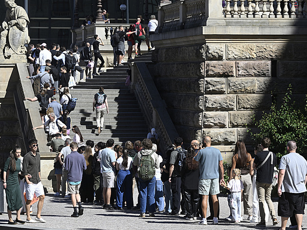 Nápor na muzea a galerie. Vstup zdarma přilákal stovky lidí, tvořily se fronty