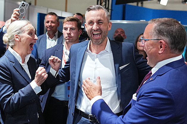 Píšeme dějiny, dokázali jsme, co jsme chtěli, raduje se lídr AfD Siegmund