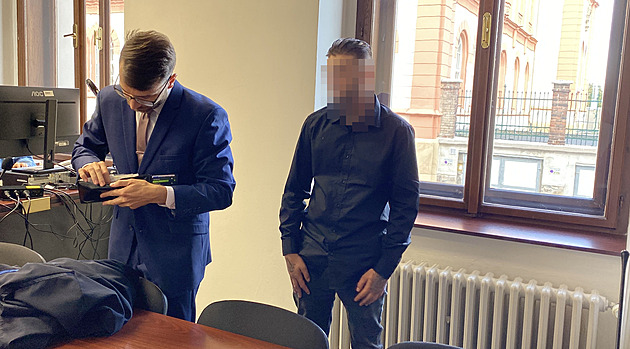 Šestnáctiletá dívka se po útoku bojí vyjít z domu. Násilník v masce dostal pět let