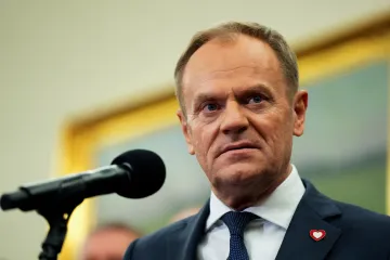 Tusk varuje před hybridními útoky Ruska, Babiš mluví o hybridní válce