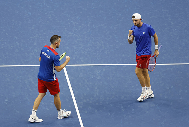 Davis Cup ONLINE: Důležitá čtyřhra.  Pavlásek a Rikl získávají první set a vedou