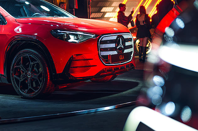 Čtyři medvědi a 1 000 koní. Mercedes v Česku předvedl své nové chlouby