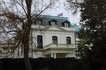 Ruští diplomaté v Česku musí nově hlásit svůj pohyb